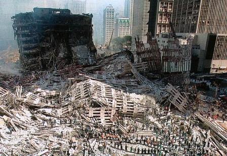 بقايا البرجين المدمرين في نيويورك